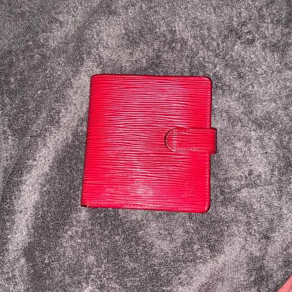 Louis Vuitton Authentic red textured wallet - Picture 5 of 5